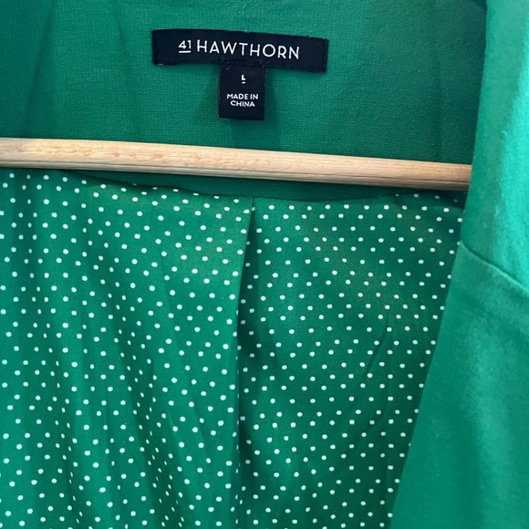 Nice quality blazer with a little stretch. Perfect UND colors. - Picture 2 of 6